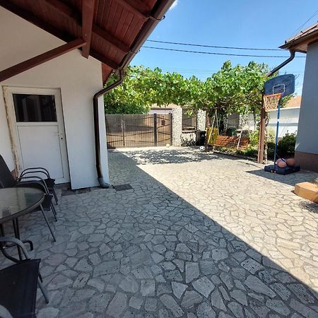 Cozy, Quiet & Family Friendly In Arad Διαμέρισμα Δωμάτιο φωτογραφία
